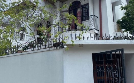 Battaramulla – Prime 3-Story Executive House for Sale for Rs 90 Million (Negotiable)