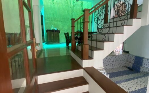 Battaramulla – Prime 3-Story Executive House for Sale for Rs 90 Million (Negotiable)