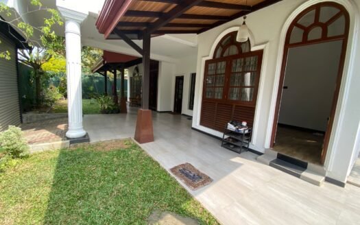 Battaramulla – Prime 3-Story Executive House for Sale for Rs 90 Million (Negotiable)