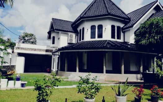 Negombo – British Colonial Villa for Sale for Rs 100 Million (Negotiable)