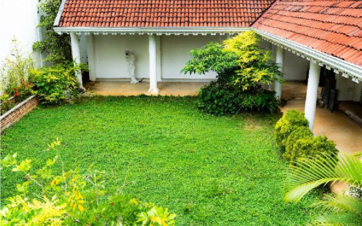 Kandy (George E. De Silva Mawatha) – Elite Riverside Hillside Manor for Rs 160 Million (Negotiable)